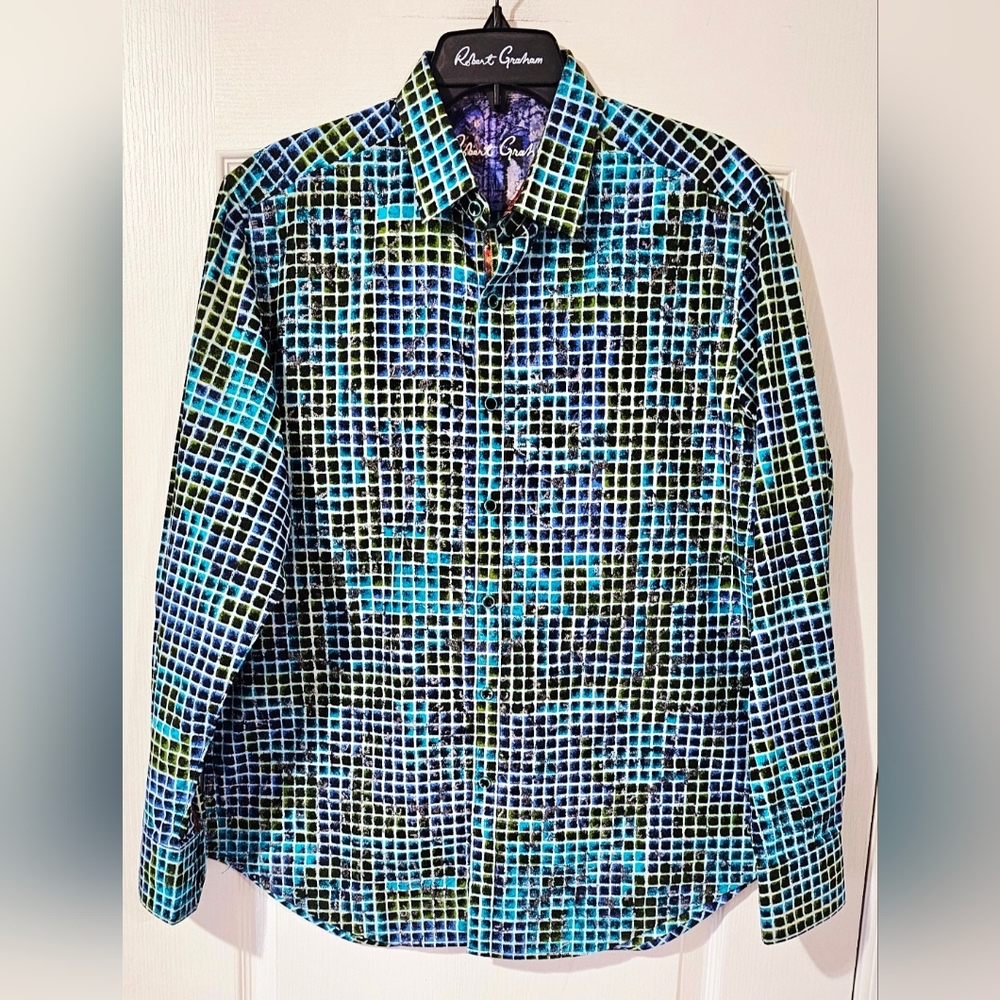 ROBERT GRAHAM SIZE MEDIUM NEW WITHOUT TAGS CLASSIC FIT.
